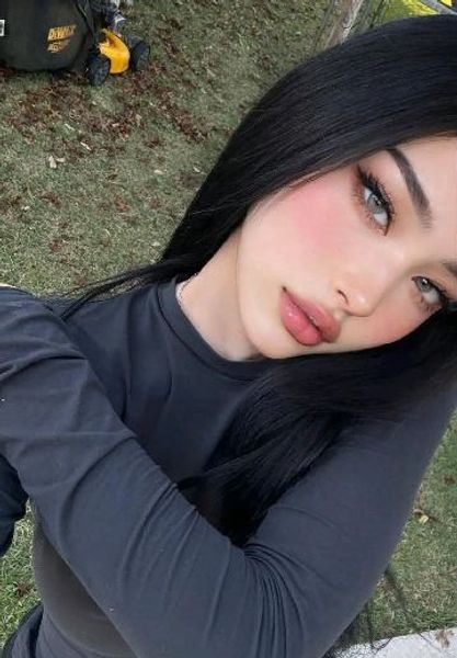 Elena — live on FlirtVibe